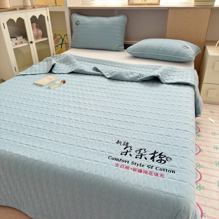 91家纺网 家纺一手货源 找家纺 云雀 2025新款A类加棉刺绣棉花床笠+盖毯 棉花盖毯-雾霾蓝