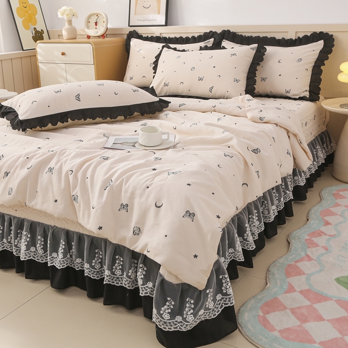 91家纺网 家纺一手货源 找家纺 铠畅  2025新款法式花边云朵棉床盖款夏被四件套 蝶梦