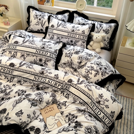 91家纺网 家纺一手货源 找家纺 花伞家居 2025新款赫本黑色大花边水洗棉印花四件套（提供买家秀） 赫本-梦如生