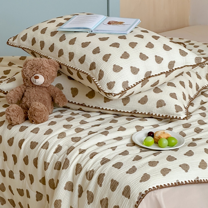 91家纺网 家纺一手货源 找家纺 三朵家纺 2025春夏新款全棉纯棉双层绉绉纱三角针夏被夏凉被空调被 幸运熊仔