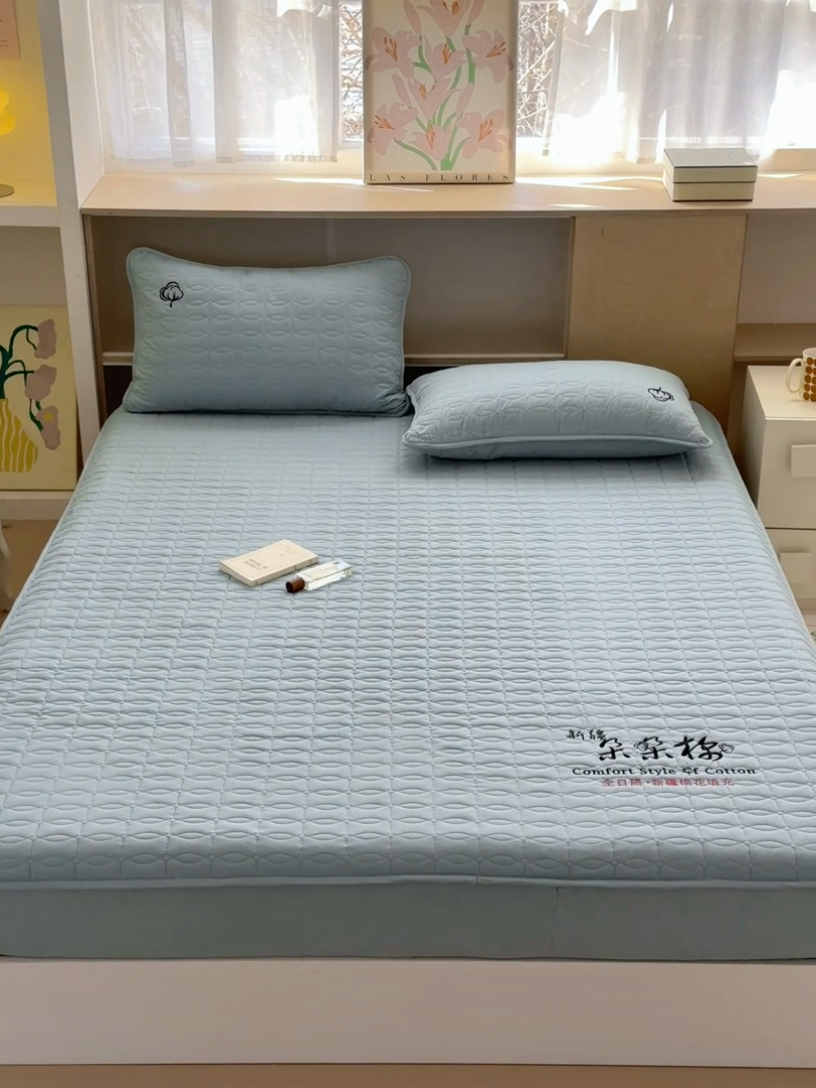 91家纺网 家纺一手货源 找家纺 云雀 2025新款A类加棉刺绣棉花床笠+盖毯 棉花床笠-雾霾蓝