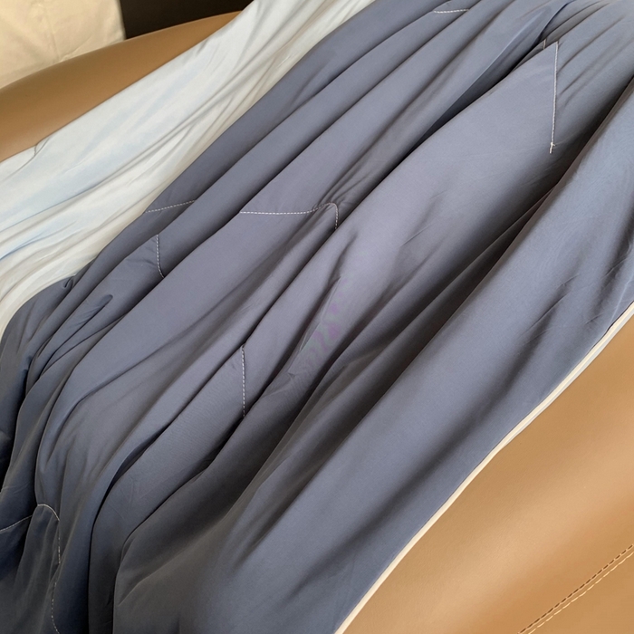 91家纺网 家纺一手货源 找家纺 奈萝家纺 2025新款A类凉感丝小凉皮夏被可机洗夏被新品空调被 亚朵蓝