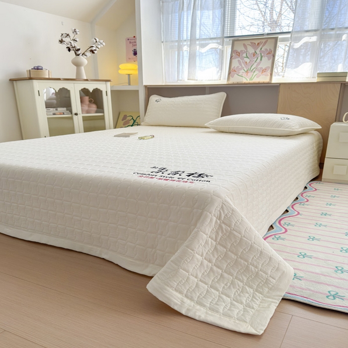 91家纺网 家纺一手货源 找家纺 云雀 2025新款A类加棉刺绣棉花床笠+盖毯 棉花盖毯-米白