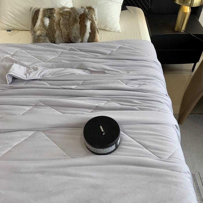 91家纺网 家纺一手货源 找家纺 奈萝家纺 2025新款A类凉感丝小凉皮夏被可机洗夏被新品空调被 幽兰拿铁