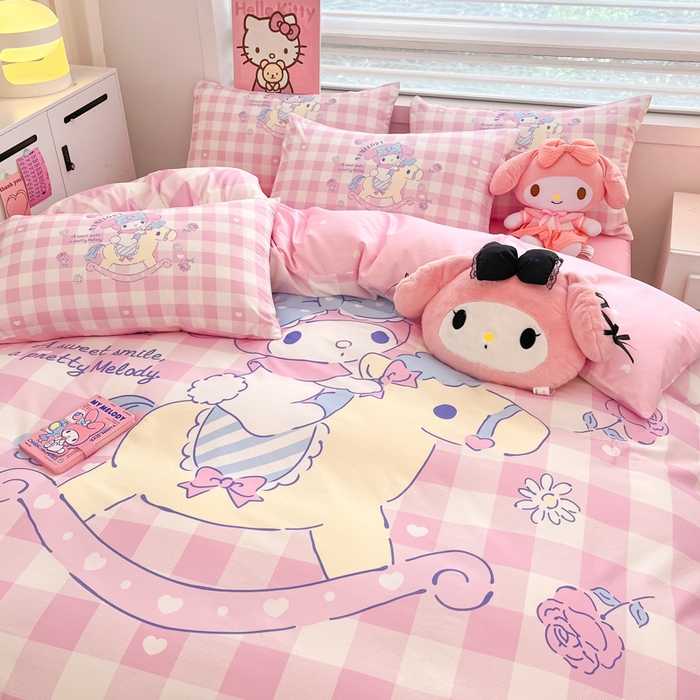 91家纺网 家纺一手货源 找家纺 暮思家居 2025新款正版授权三丽鸥大阪全棉数码印花纯棉四件套系列-第三批(专版花型) 大版-格子美乐蒂