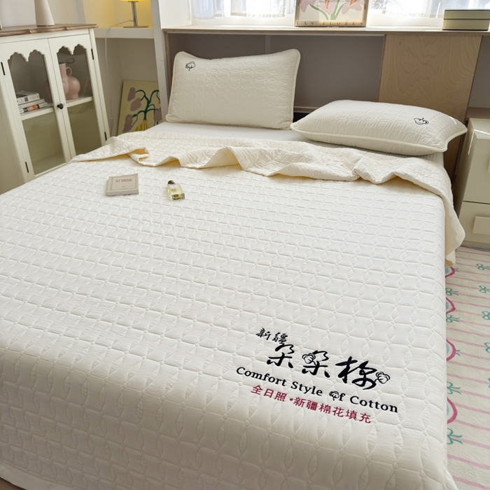 91家纺网 家纺一手货源 找家纺 云雀 2025新款A类加棉刺绣棉花床笠+盖毯 棉花盖毯-米白