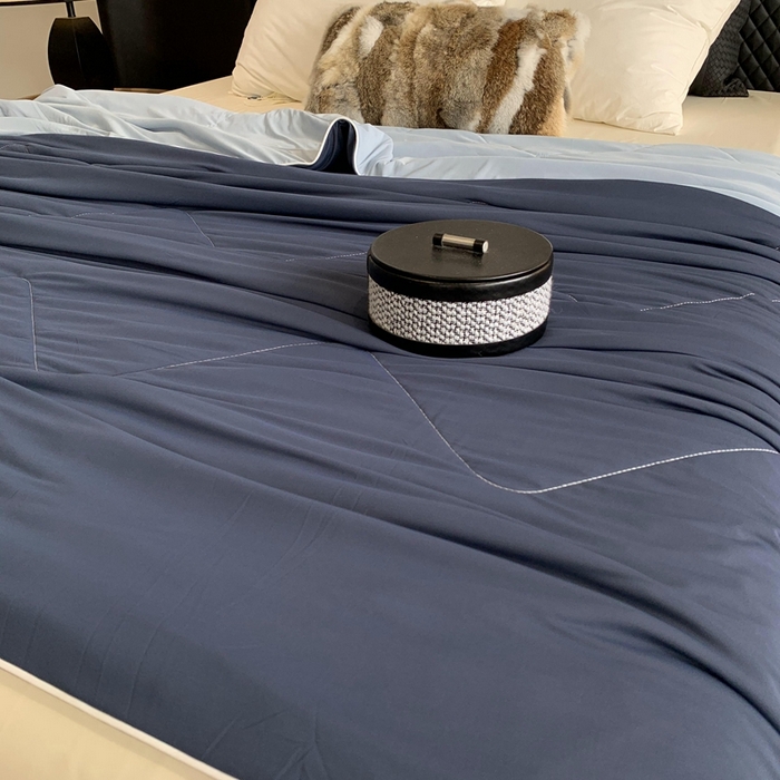 91家纺网 家纺一手货源 找家纺 奈萝家纺 2025新款A类凉感丝小凉皮夏被可机洗夏被新品空调被 亚朵蓝