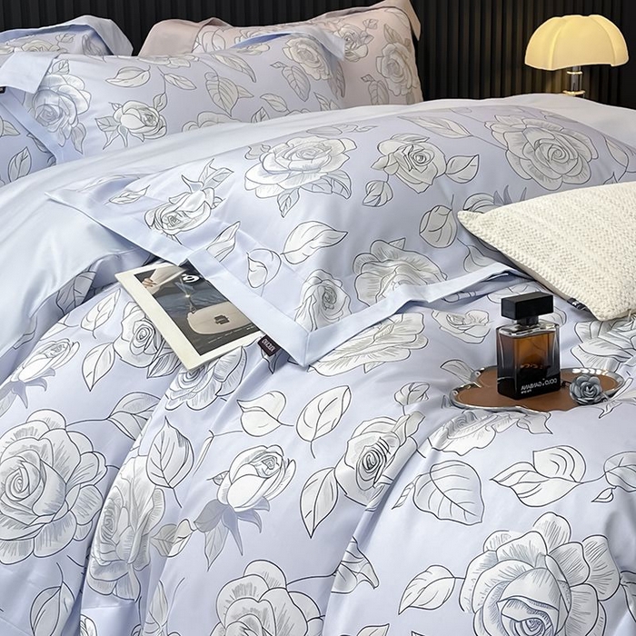 91家纺网 家纺一手货源 找家纺 2025新款夏季热款A类母婴级数码印花全棉四件套高端纯棉被套长绒棉床单床笠床上用品 沐熙-蓝