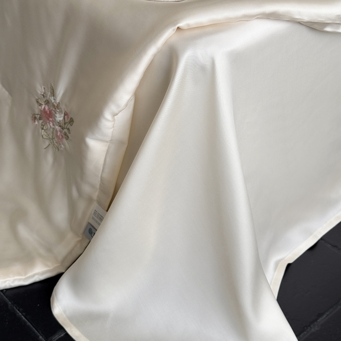 91家纺网 家纺一手货源 找家纺 鹿班家居 2025新款夏季60S莱赛尔刺绣夏被夏凉被空调被—玫瑰甜心(标准会员-20元) 白色