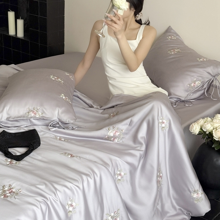 91家纺网 家纺一手货源 找家纺 鹿班家居 2025新款夏季60S莱赛尔刺绣夏被夏凉被空调被—玫瑰甜心(标准会员-20元) 紫色