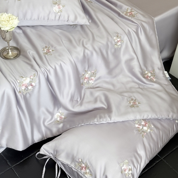 91家纺网 家纺一手货源 找家纺 鹿班家居 2025新款夏季60S莱赛尔刺绣夏被夏凉被空调被—玫瑰甜心(标准会员-20元) 紫色