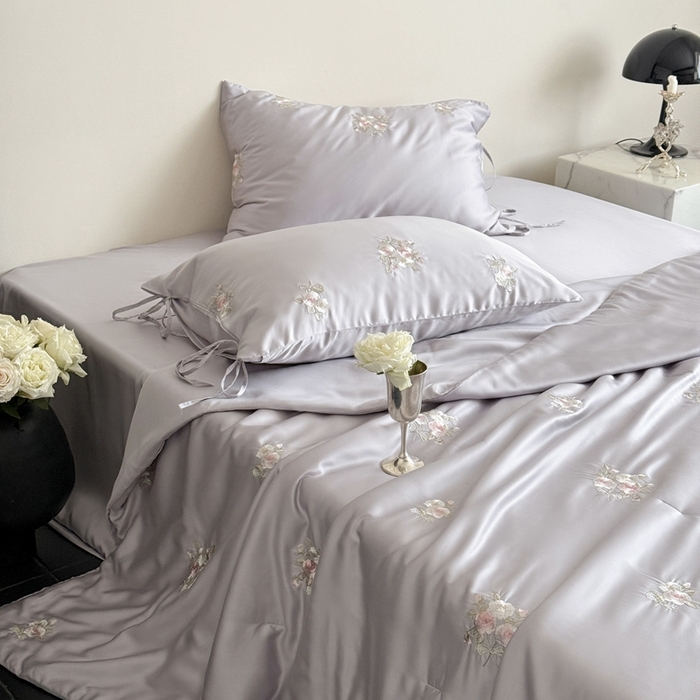 91家纺网 家纺一手货源 找家纺 鹿班家居 2025新款夏季60S莱赛尔刺绣夏被夏凉被空调被—玫瑰甜心(标准会员-20元) 紫色