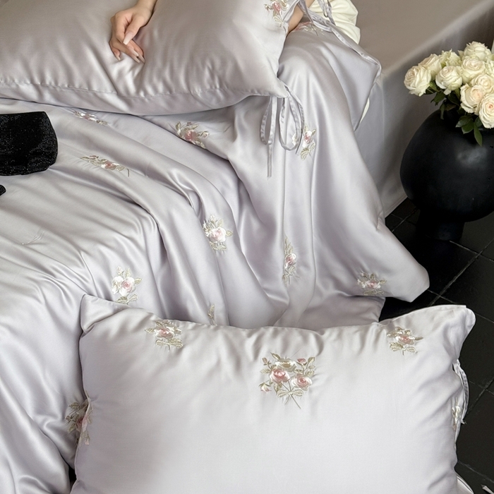 91家纺网 家纺一手货源 找家纺 鹿班家居 2025新款夏季60S莱赛尔刺绣夏被夏凉被空调被—玫瑰甜心(标准会员-20元) 紫色