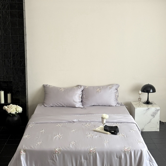 91家纺网 家纺一手货源 找家纺 鹿班家居 2025新款夏季60S莱赛尔刺绣夏被夏凉被空调被—玫瑰甜心(标准会员-20元) 紫色