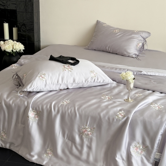 91家纺网 家纺一手货源 找家纺 鹿班家居 2025新款夏季60S莱赛尔刺绣夏被夏凉被空调被—玫瑰甜心(标准会员-20元) 紫色