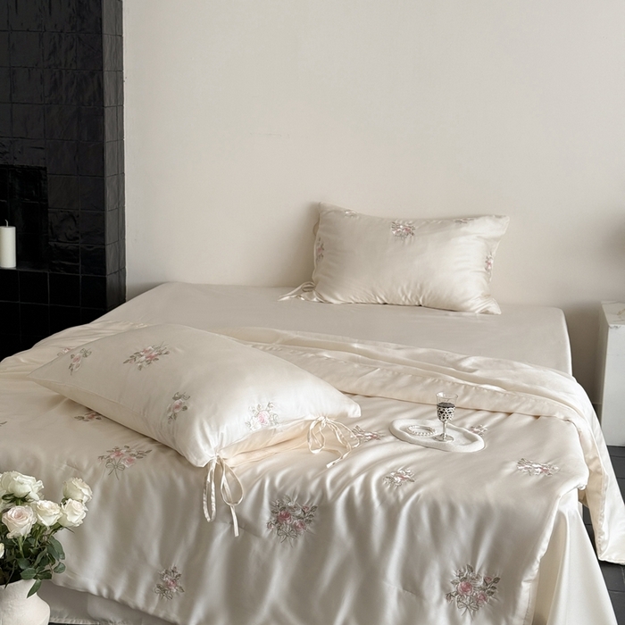 91家纺网 家纺一手货源 找家纺 鹿班家居 2025新款夏季60S莱赛尔刺绣夏被夏凉被空调被—玫瑰甜心(标准会员-20元) 白色