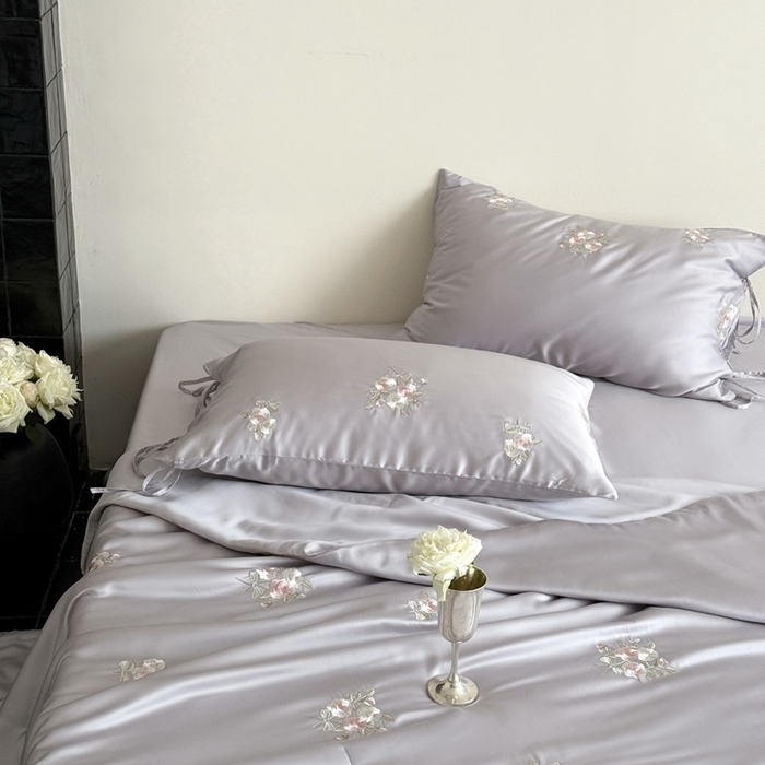 91家纺网 家纺一手货源 找家纺 鹿班家居 2025新款夏季60S莱赛尔刺绣夏被夏凉被空调被—玫瑰甜心(标准会员-20元) 紫色