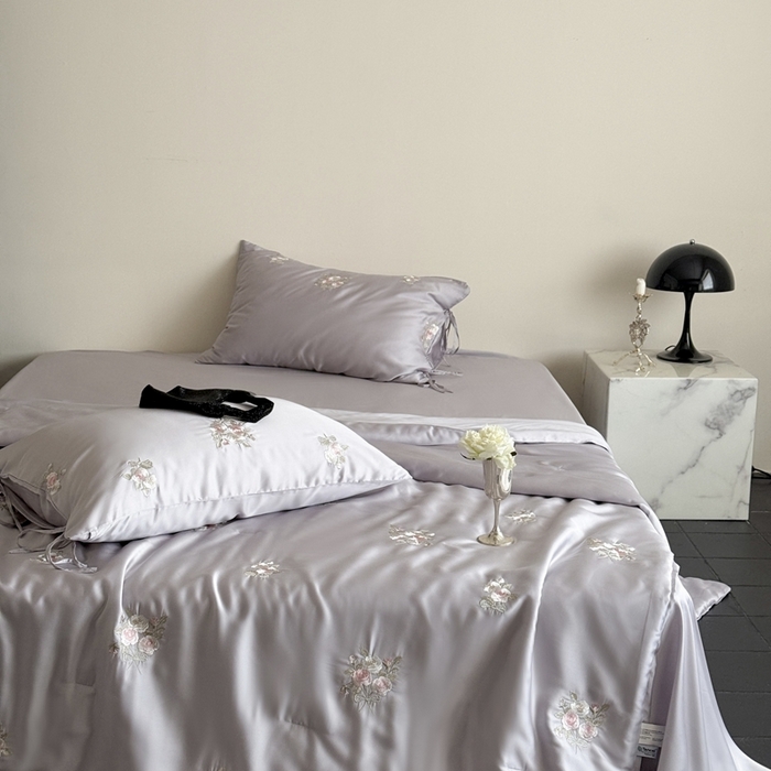 91家纺网 家纺一手货源 找家纺 鹿班家居 2025新款夏季60S莱赛尔刺绣夏被夏凉被空调被—玫瑰甜心(标准会员-20元) 紫色