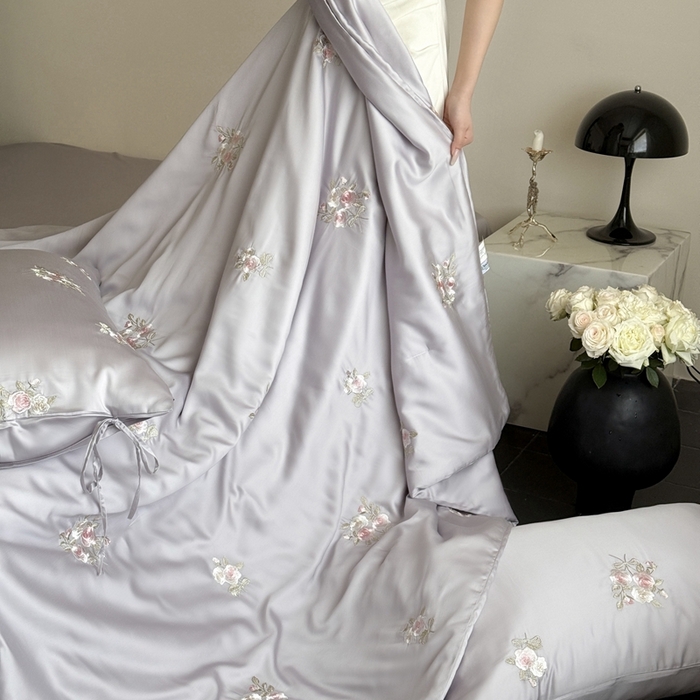 91家纺网 家纺一手货源 找家纺 鹿班家居 2025新款夏季60S莱赛尔刺绣夏被夏凉被空调被—玫瑰甜心(标准会员-20元) 紫色