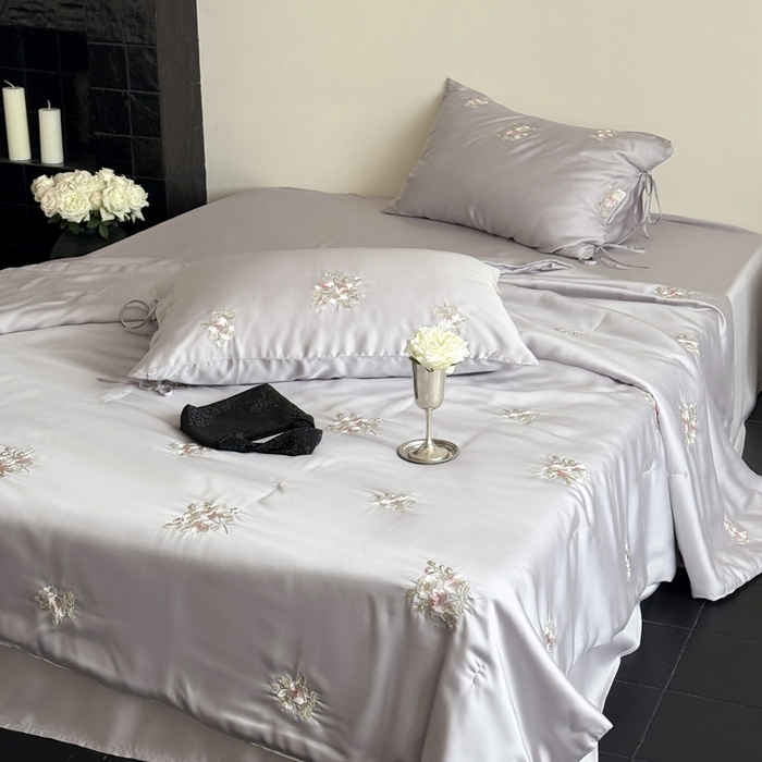 91家纺网 家纺一手货源 找家纺 鹿班家居 2025新款夏季60S莱赛尔刺绣夏被夏凉被空调被—玫瑰甜心(标准会员-20元) 紫色