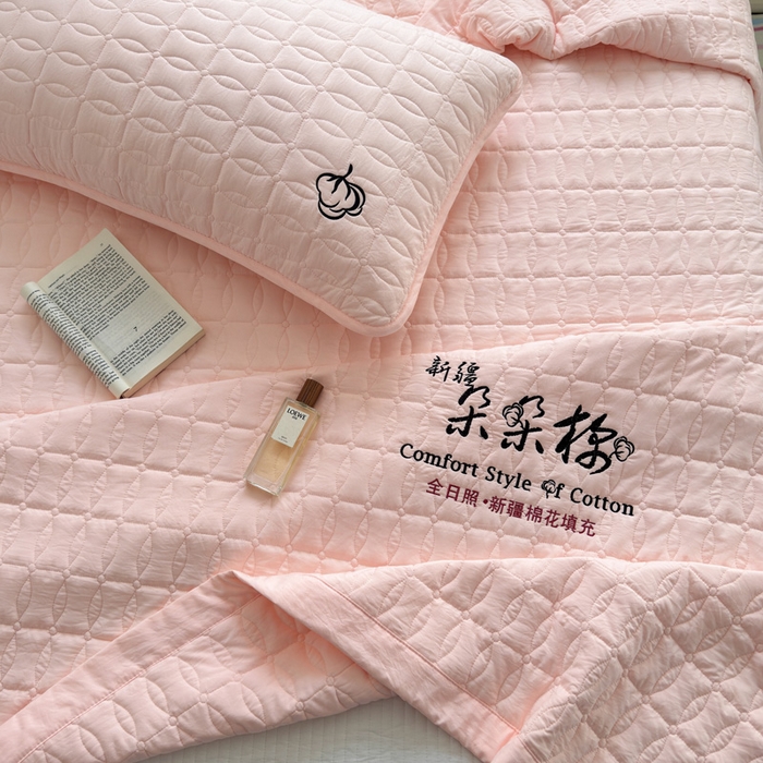 91家纺网 家纺一手货源 找家纺 云雀 2025新款A类加棉刺绣棉花床笠+盖毯 棉花盖毯-玉粉