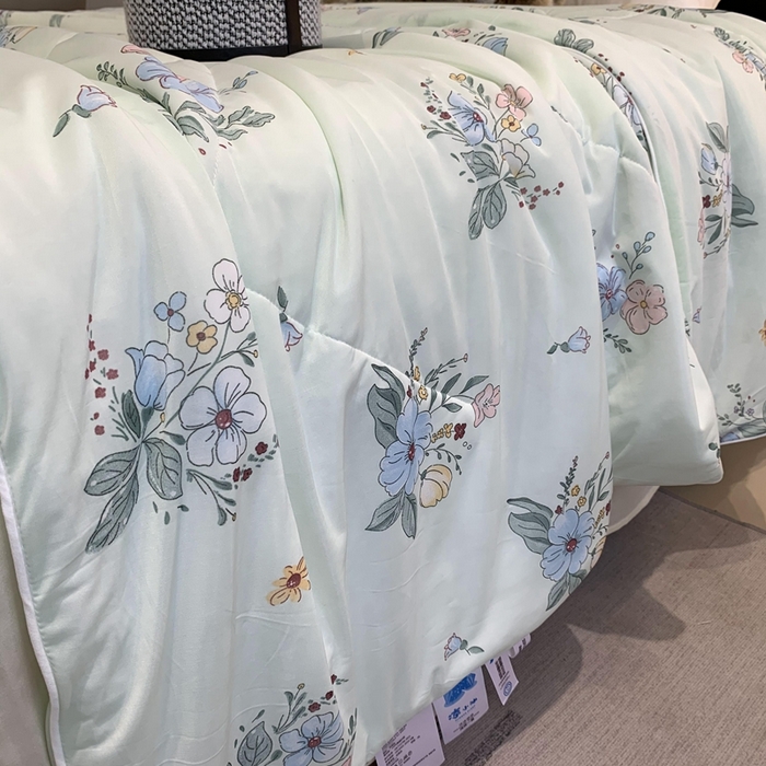 91家纺网 家纺一手货源 找家纺 奈萝家纺 2025新款A类凉感丝小凉皮夏被可机洗夏被新品空调被 夏花绿