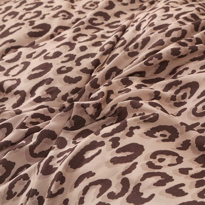 91家纺网 家纺一手货源 找家纺 铠畅  2025新款法式花边云朵棉床盖款夏被四件套 豹纹