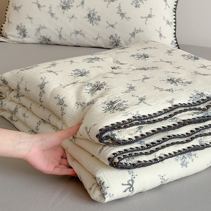 91家纺网 家纺一手货源 找家纺 三朵家纺 2025春夏新款全棉纯棉双层绉绉纱三角针夏被夏凉被空调被 沐言灰