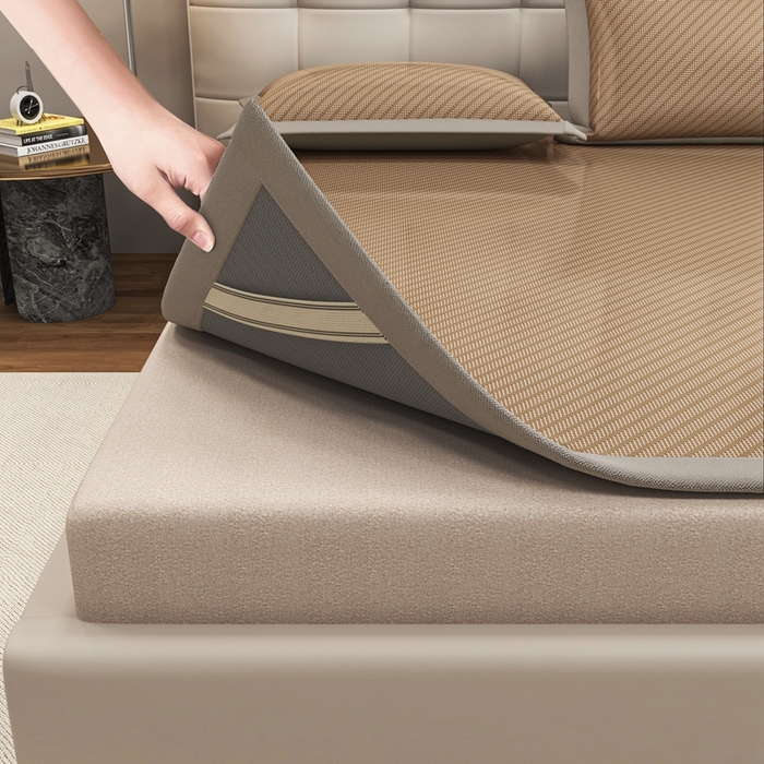 91家纺网 家纺一手货源 找家纺 欧邦 2025春夏新款水某星同款斜纹提花冰丝席三件套 凉席款-深咖