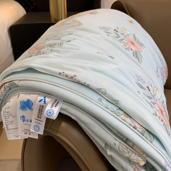 91家纺网 家纺一手货源 找家纺 奈萝家纺 2025新款A类凉感丝小凉皮夏被可机洗夏被新品空调被 夏花蓝