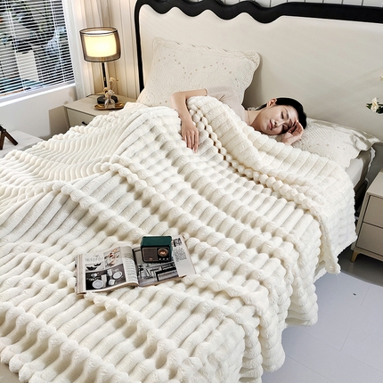 91家纺网 家纺一手货源 找家纺 （总）美洲琳 2025新款仿兔毛大泡泡宽抽条毛毯毯子