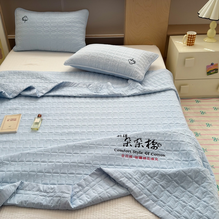 91家纺网 家纺一手货源 找家纺 云雀 2025新款A类加棉刺绣棉花床笠+盖毯 棉花盖毯-浅蓝