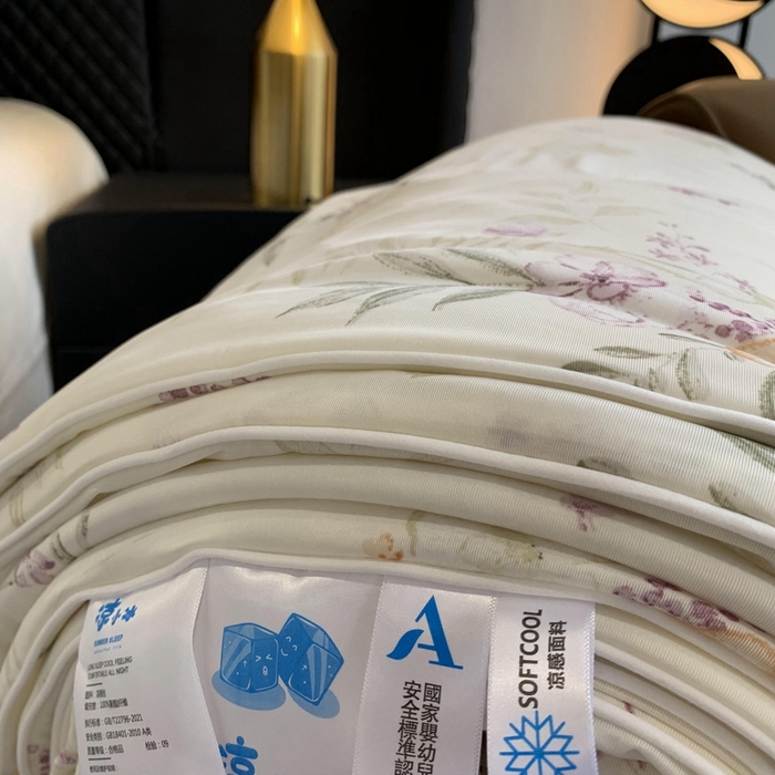 91家纺网 家纺一手货源 找家纺 奈萝家纺 2025新款A类凉感丝小凉皮夏被可机洗夏被新品空调被 雪绒花