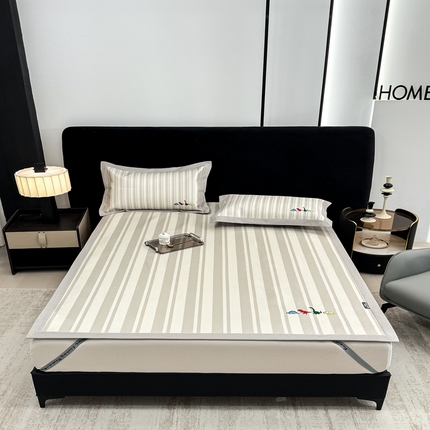 91家纺网 家纺一手货源 找家纺 （总）木希2025春夏新款可水洗冰丝席幻彩刺绣平席系列-场景二