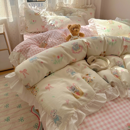 91家纺网 家纺一手货源 找家纺 （总）六巷胡同 2025新款韩式INS卡通减龄花边款全棉四件套（第三系）