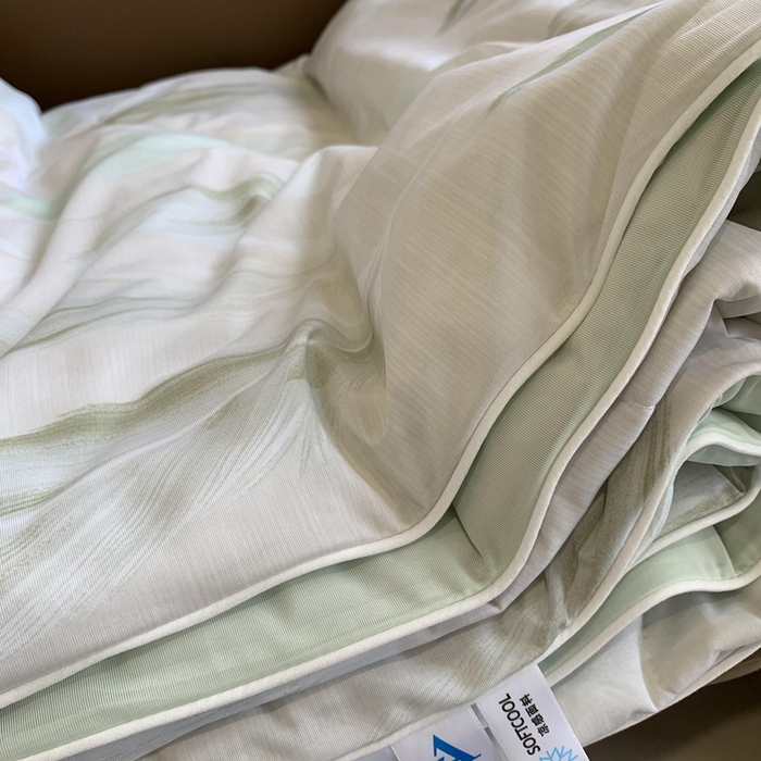 91家纺网 家纺一手货源 找家纺 奈萝家纺 2025新款A类凉感丝小凉皮夏被可机洗夏被新品空调被 羽毛绿