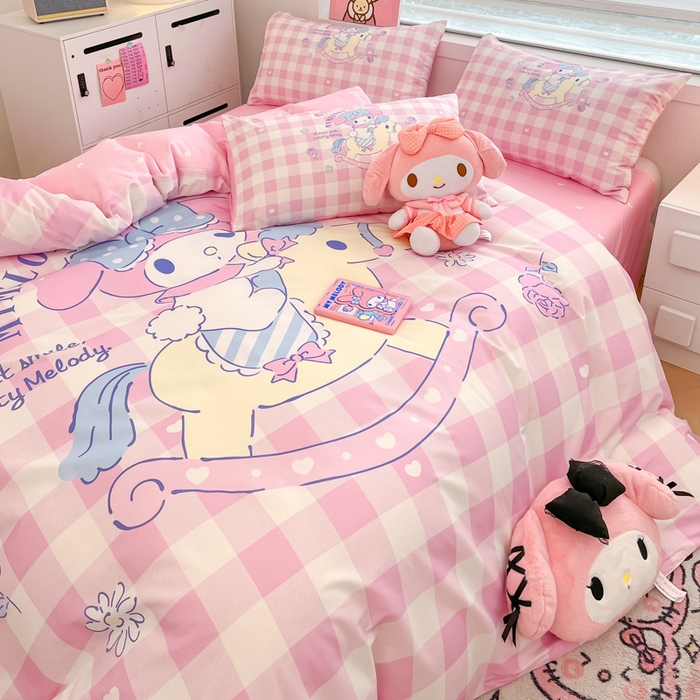 91家纺网 家纺一手货源 找家纺 暮思家居 2025新款正版授权三丽鸥大阪全棉数码印花纯棉四件套系列-第三批(专版花型) 大版-格子美乐蒂