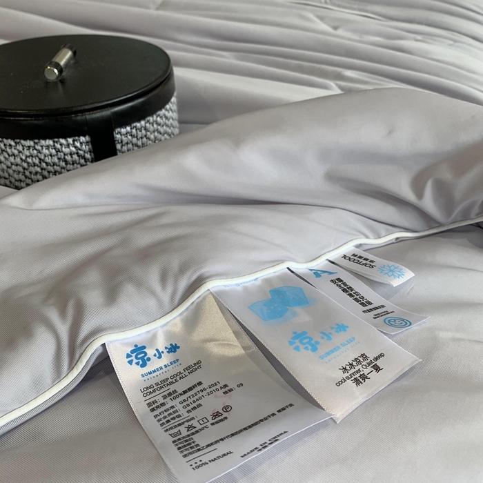 91家纺网 家纺一手货源 找家纺 奈萝家纺 2025新款A类凉感丝小凉皮夏被可机洗夏被新品空调被 幽兰拿铁