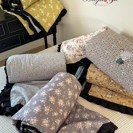 91家纺网 家纺一手货源 找家纺 亿品家纺 2025直播爆款韩版赫本风花边款针织棉双层纱夏被四件套【有买家秀加V】