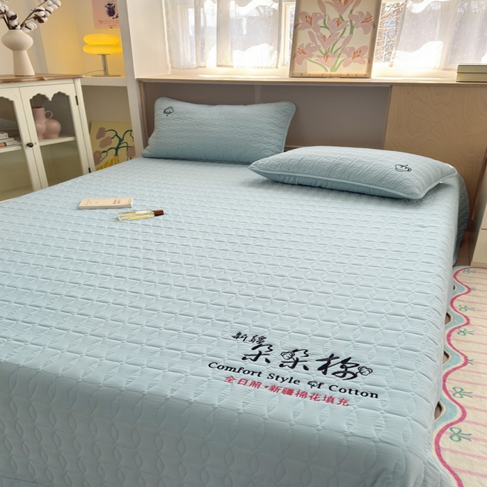 91家纺网 家纺一手货源 找家纺 云雀 2025新款A类加棉刺绣棉花床笠+盖毯 棉花盖毯-雾霾蓝