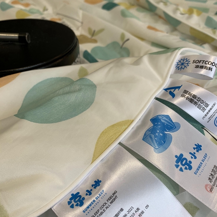 91家纺网 家纺一手货源 找家纺 奈萝家纺 2025新款A类凉感丝小凉皮夏被可机洗夏被新品空调被 小苹果绿