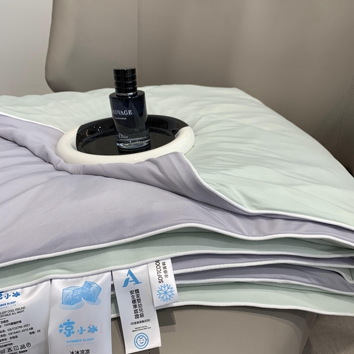 91家纺网 家纺一手货源 找家纺 奈萝家纺 2025新款A类凉感丝小凉皮夏被可机洗夏被新品空调被 香草奶冻