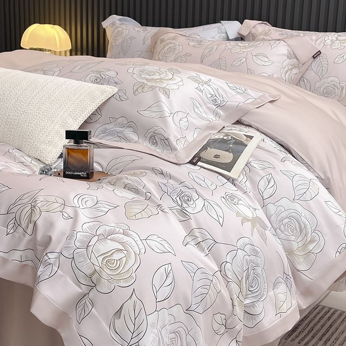 91家纺网 家纺一手货源 找家纺 2025新款夏季热款A类母婴级数码印花全棉四件套高端纯棉被套长绒棉床单床笠床上用品 沐熙-粉