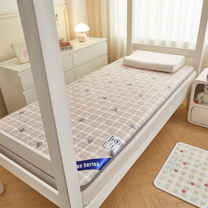 91家纺网 家纺一手货源 找家纺 丽诺床垫 2025新款全棉抗菌三明治学生床垫 星恋时刻