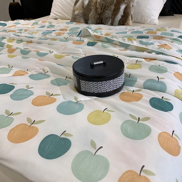 91家纺网 家纺一手货源 找家纺 奈萝家纺 2025新款A类凉感丝小凉皮夏被可机洗夏被新品空调被 小苹果绿