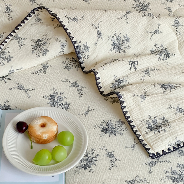 91家纺网 家纺一手货源 找家纺 三朵家纺 2025春夏新款全棉纯棉双层绉绉纱三角针夏被夏凉被空调被 沐言灰