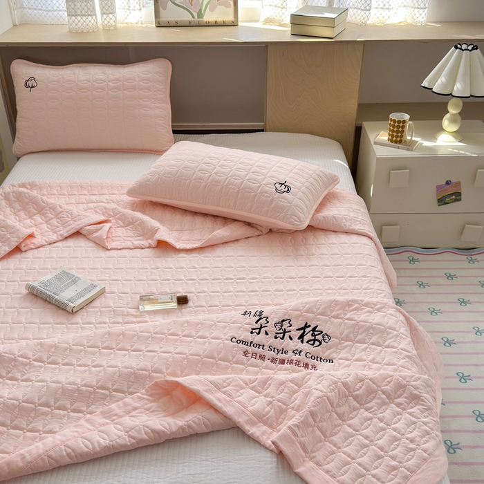 91家纺网 家纺一手货源 找家纺 云雀 2025新款A类加棉刺绣棉花床笠+盖毯 棉花盖毯-玉粉