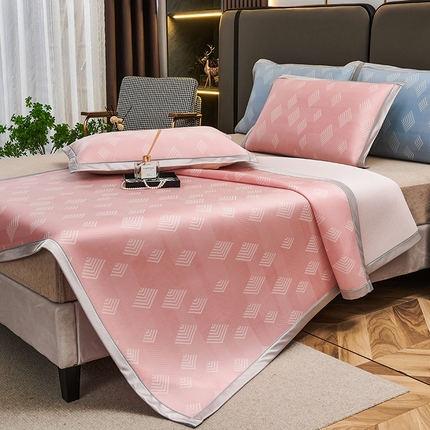 91家纺网 家纺一手货源 找家纺 悦织湾家纺2025新款三明治碳光提花冰藤席三件套2025新款夏凉席冰丝席子藤席轻奢时尚电商直播热销款 立方体-粉