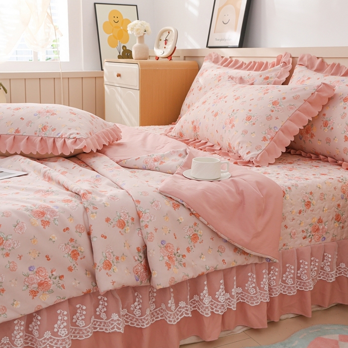 91家纺网 家纺一手货源 找家纺 铠畅  2025新款法式花边云朵棉床盖款夏被四件套 繁花