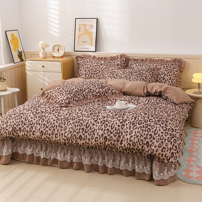 91家纺网 家纺一手货源 找家纺 铠畅  2025新款法式花边云朵棉床盖款夏被四件套 豹纹